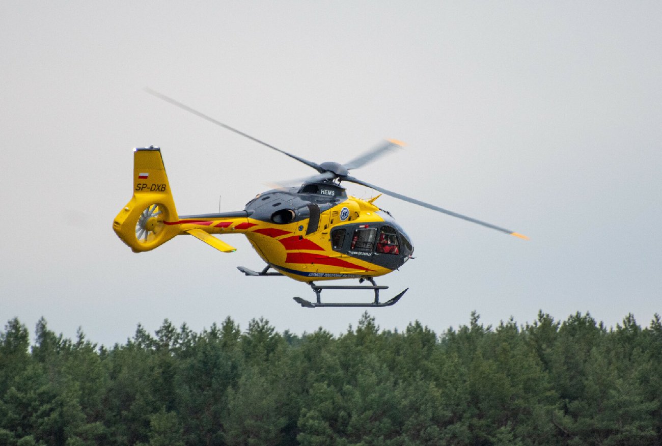 Szczekociny. Córka zaatakowała ojca siekierą. W akcji śmigłowiec LPR.