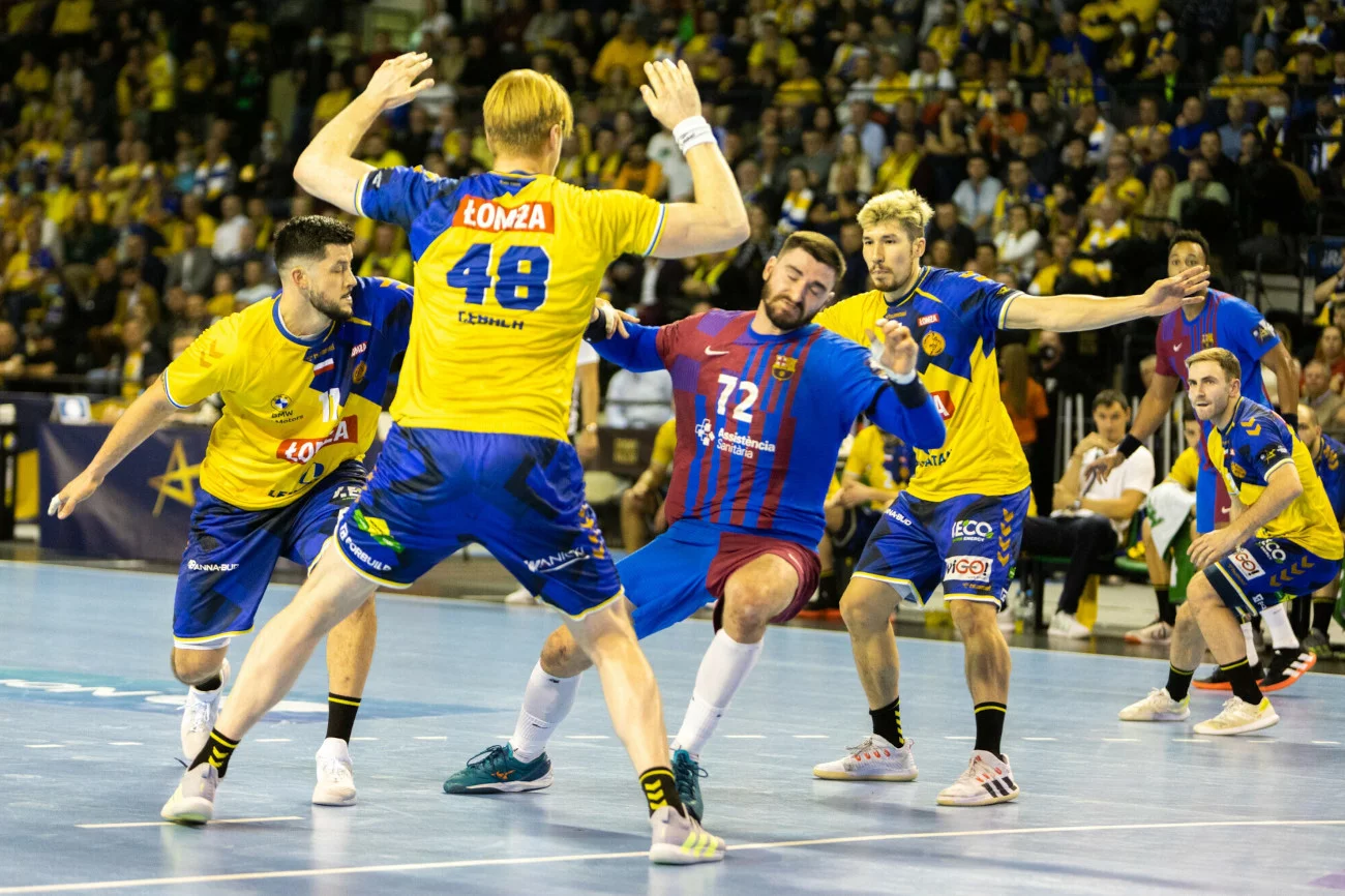 Piłkarze ręczni drugi raz z rzędu ograli wielką Barcelonę. Łomża Vive Kielce kolejny raz zachwyciła w Lidze Mistrzów.
