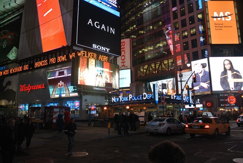 Pełno jest nie tylko neonów i reklam, ale także policji. Tutaj jeden z komisariatów w samym centrum Times Square.