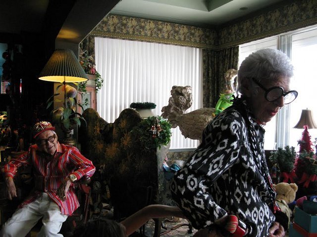 "Iris”. Dokument o ekscentrycznej, 93-letniej ikonie stylu Iris Apfel to jedna z pozycji, które warto zobaczyć podczas tegorocznej edycji festiwalu Docs Against Gravity.