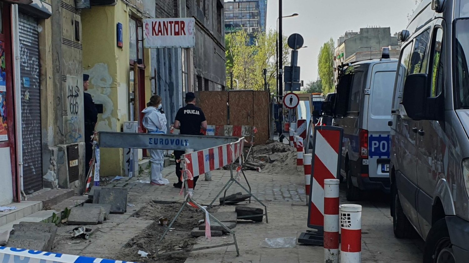 Cztery ciała przy Grzybowskiej 71 w Warszawie. Byliśmy na miejscu