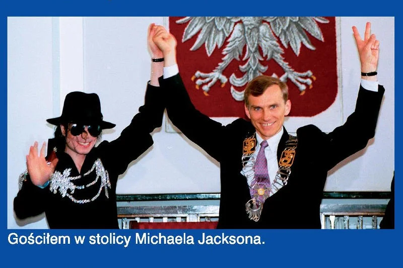 Dlaczego Marcin Święcicki pozuje z Michaelem Jacksonem?