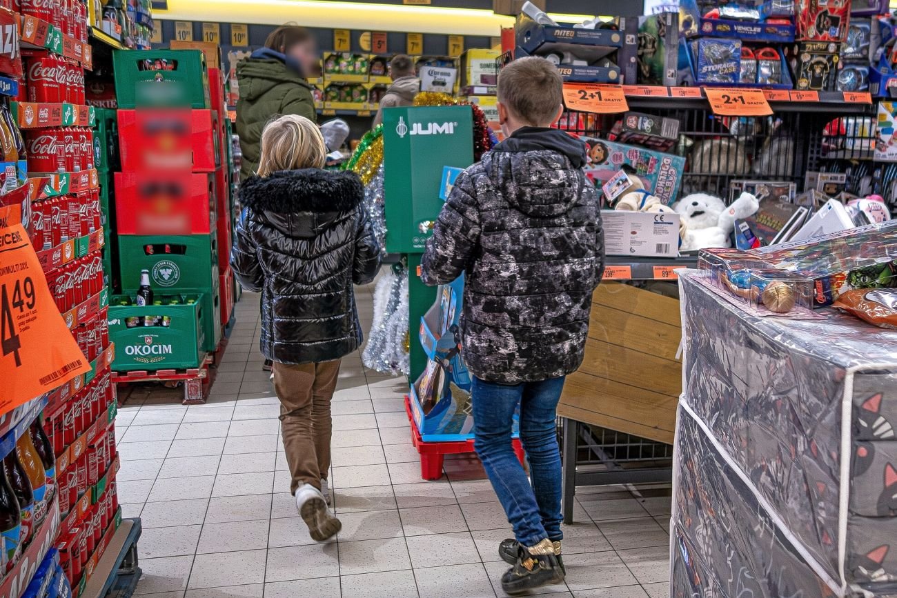 Promocja na zabawki w Biedronce. Jeśli kupisz 5, dwie najtańsze dostaniesz za darmo