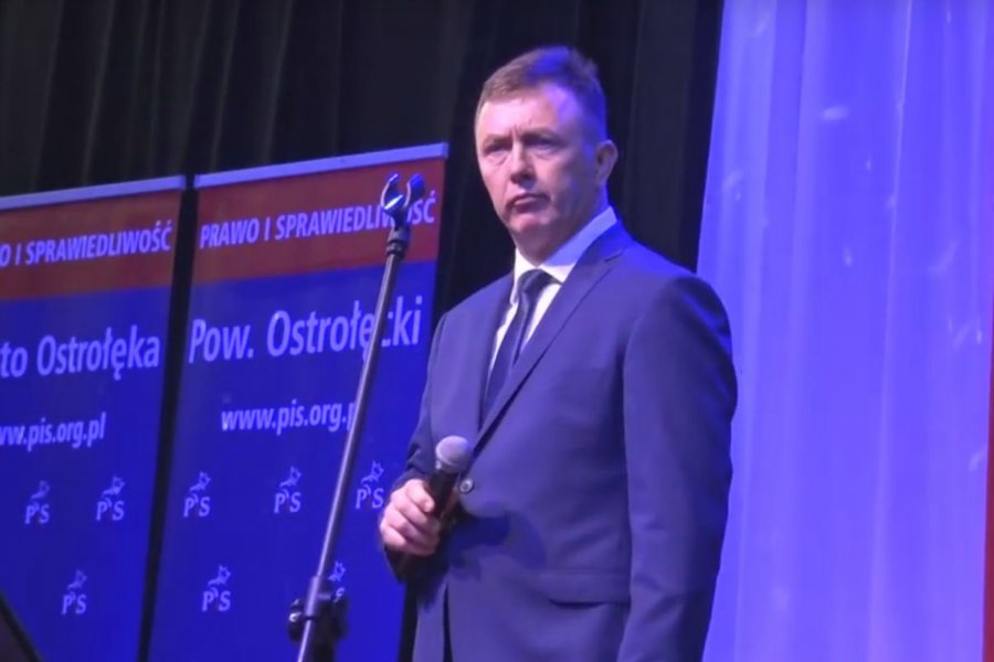 Janusz Chojnowski to kandydat PiS na burmistrza Różana (woj. mazowieckie). Śpiewał bez zgody piosenkę Budki Suflera.