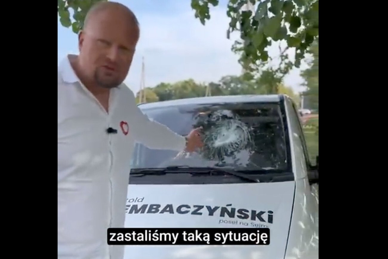 Atak na posła KO, samochód Zembaczyńskiego został zniszczony