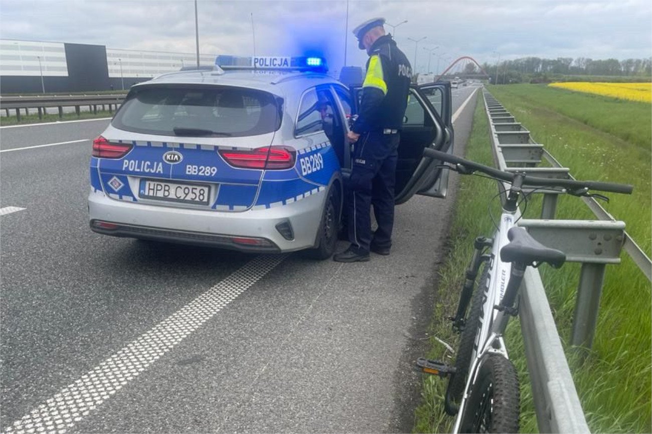 Jechał rowerem po A4. Był pijany.