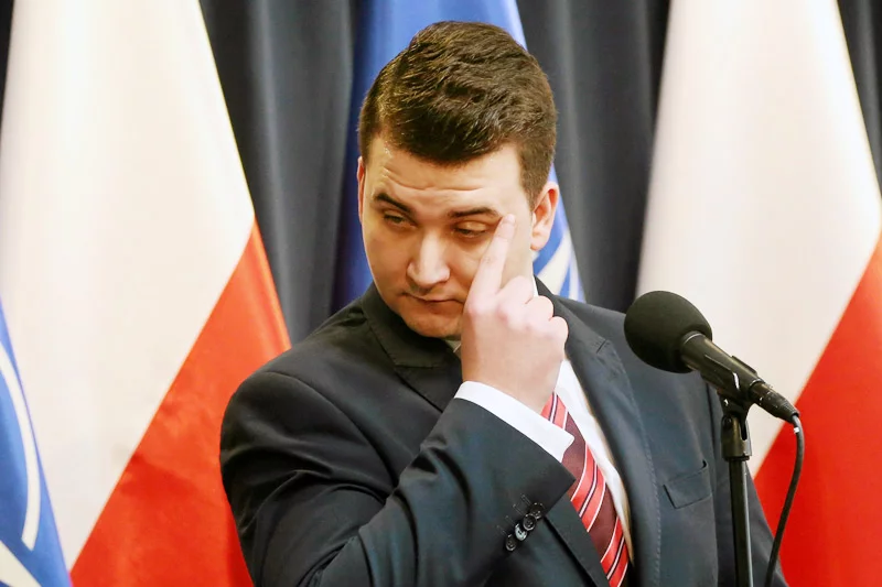 Bartłomieja Misiewicza krytykuje już nawet sama premier Beata Szydło. Czy jego pozycja naprawdę jest jednak zagrożona?