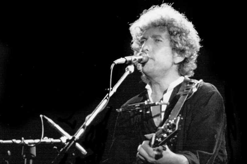 Pieśniarz Bob Dyland został laureatem literackiej nagrody Nobla w 2016 roku.