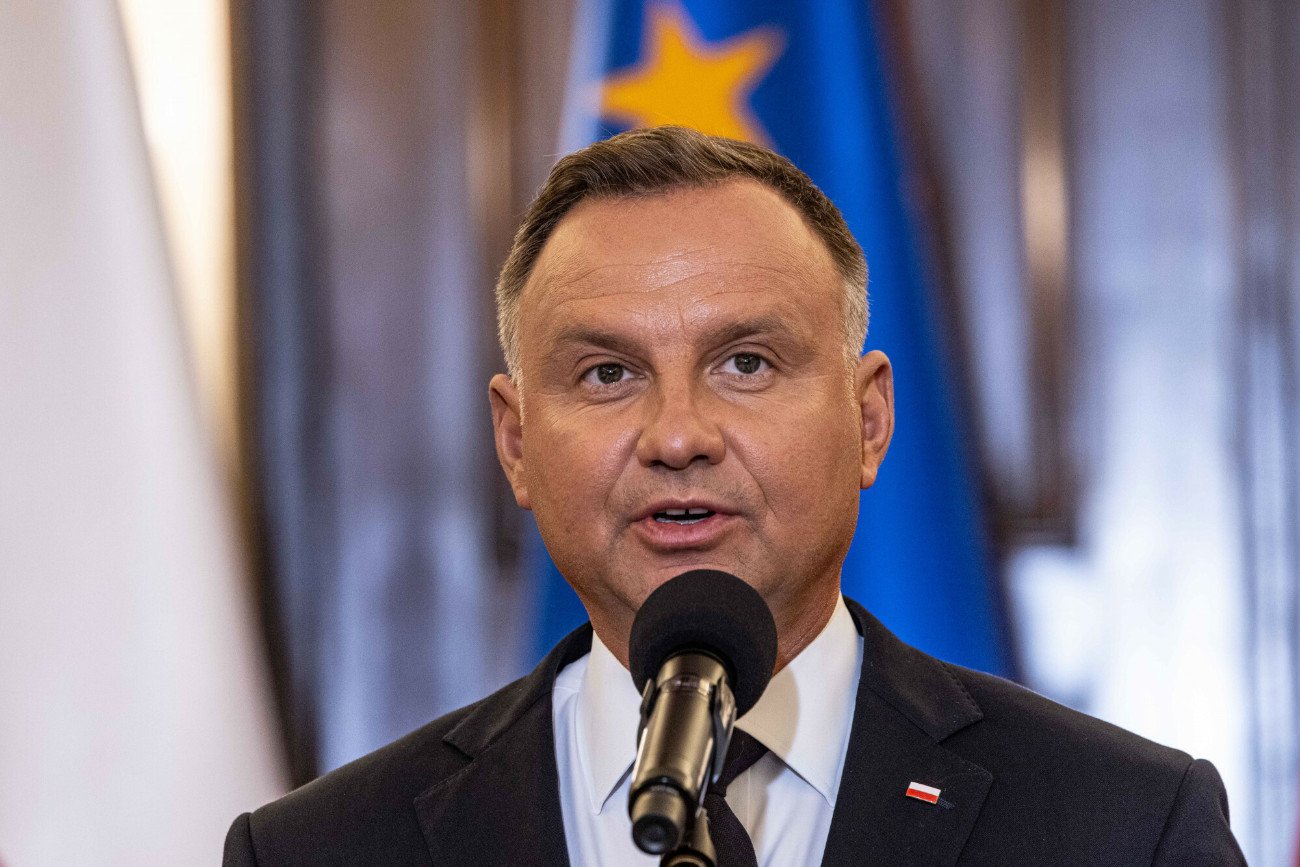 Lekarze podsumowali wypowiedź Andrzeja Dudy o szczepieniach na COVID-19.