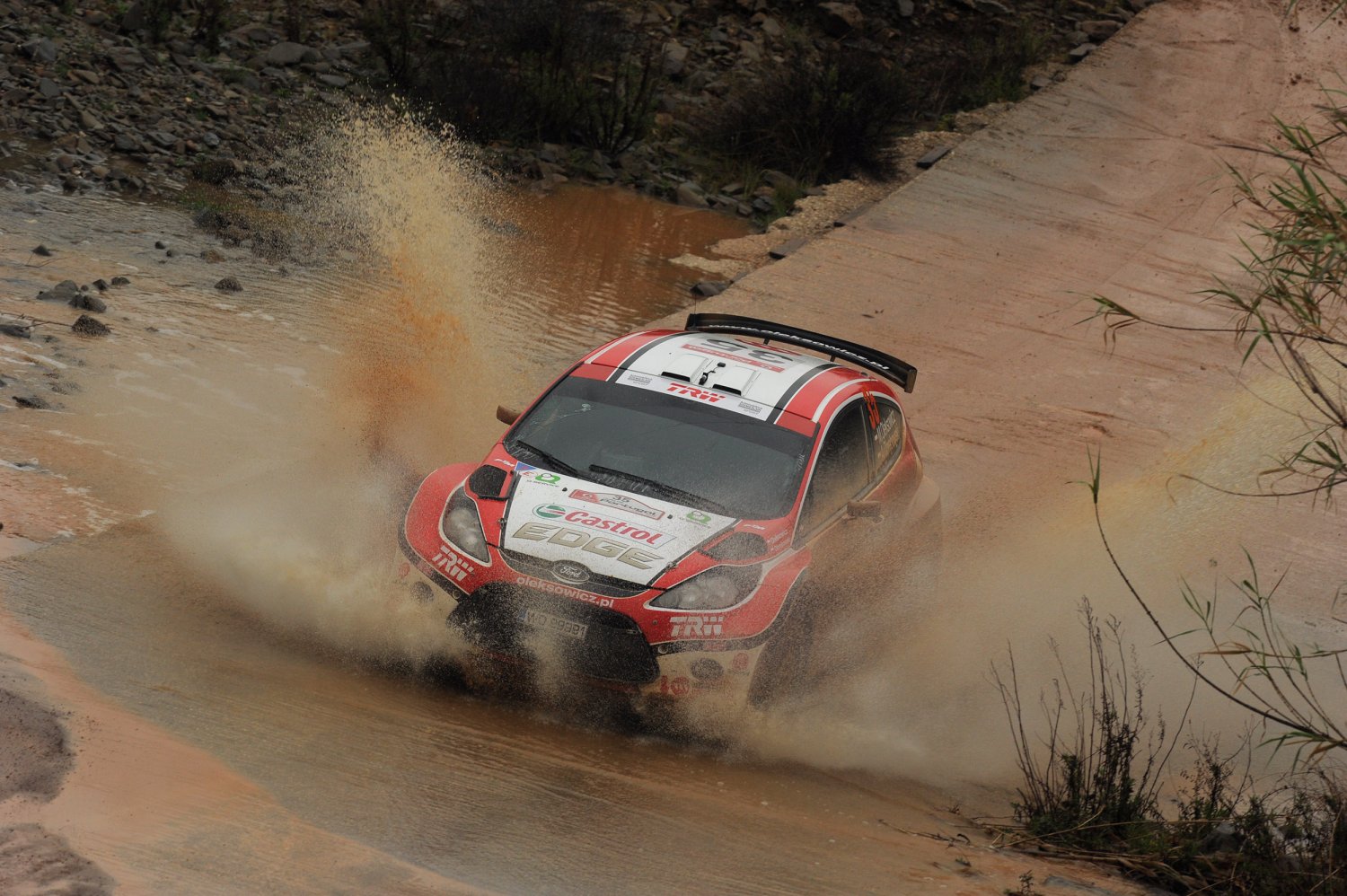 Maciej Oleksowicz doskonale poradził sobie w trudnych warunkach Rajdu Portugalii