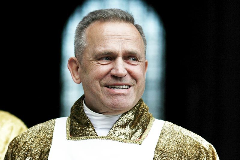 Peter Raina w książce "Ostatnia bitwa prałata" przyznaje, że oskarżenia pod adresem ks. Henryka Jankowskiego dotyczące molestowania ministrantów nie były bezpodstawne.