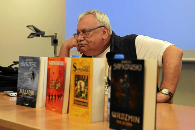 Andrzej Sapkowski ocenia, że w Polsce panuje moda na bycie głąbem.