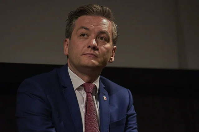 Robert Biedroń zauważa między innymi ekonomiczne plusy przyjęcia do Polski uchodźców.