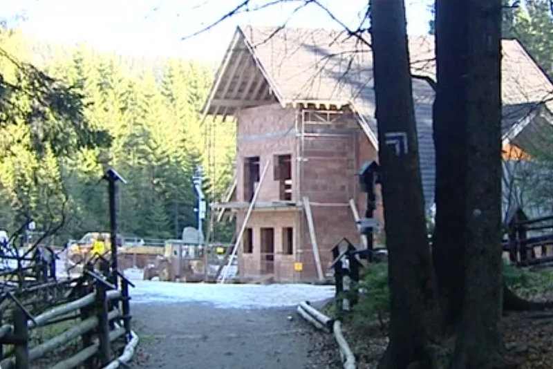 Babiogórski Park Narodowy – to tu na Przełęczy Krowiarki były dyrektor BgPN budował prywatne schronisko turystyczne.