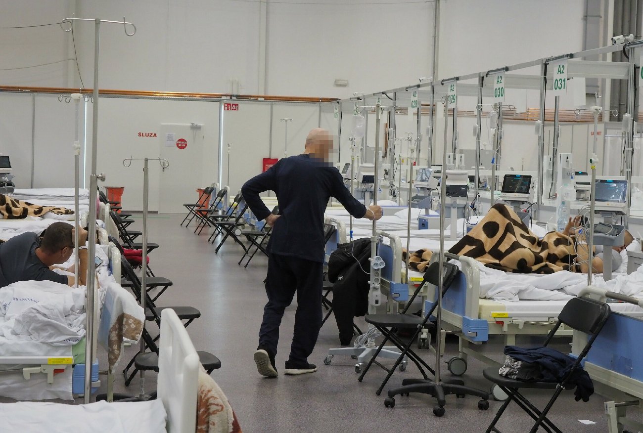 Pół miliona zgonów w 2021 roku. Ekspert tłumaczy, skąd tyle zmarłych.