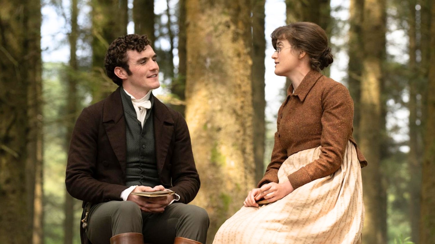 Serial inspirowany "Dumą i uprzedzeniem" zachwyca widzów. Fani romansów przepadną Dónal Finn i Ella Bruccoleri w serialu "The Other Bennet Sister"