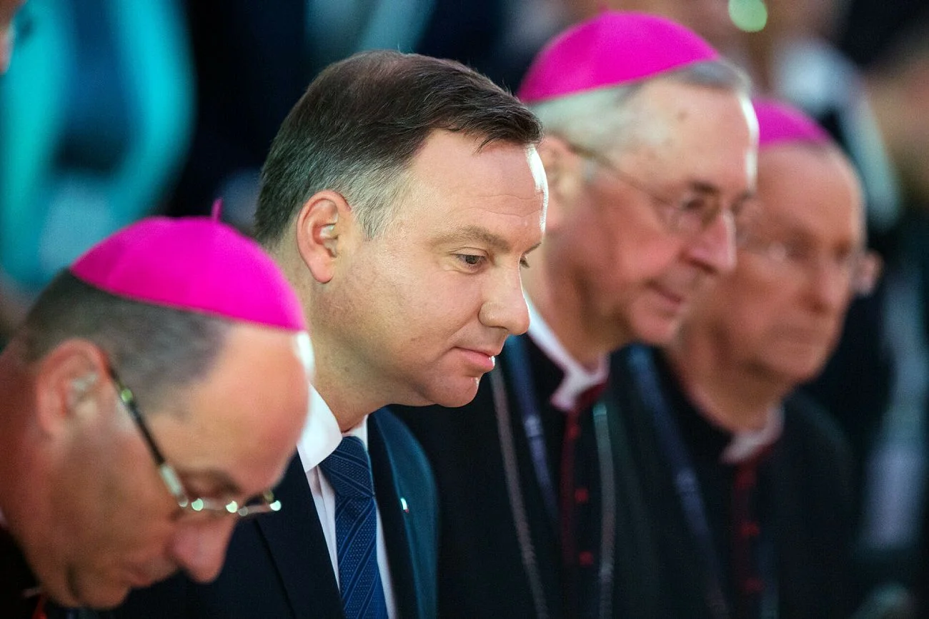 Prezydent Andrzej Duda i abp Stanisław Gądecki oraz inni członkowie Episkopatu Polski.