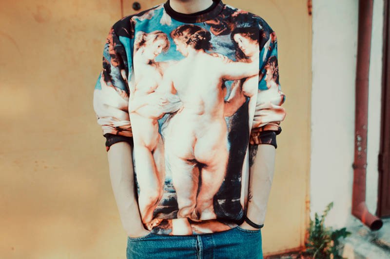 "Trzy Gracje" Rubensa, jako nadruk na bluzie polskiej firmy Aloha from deer