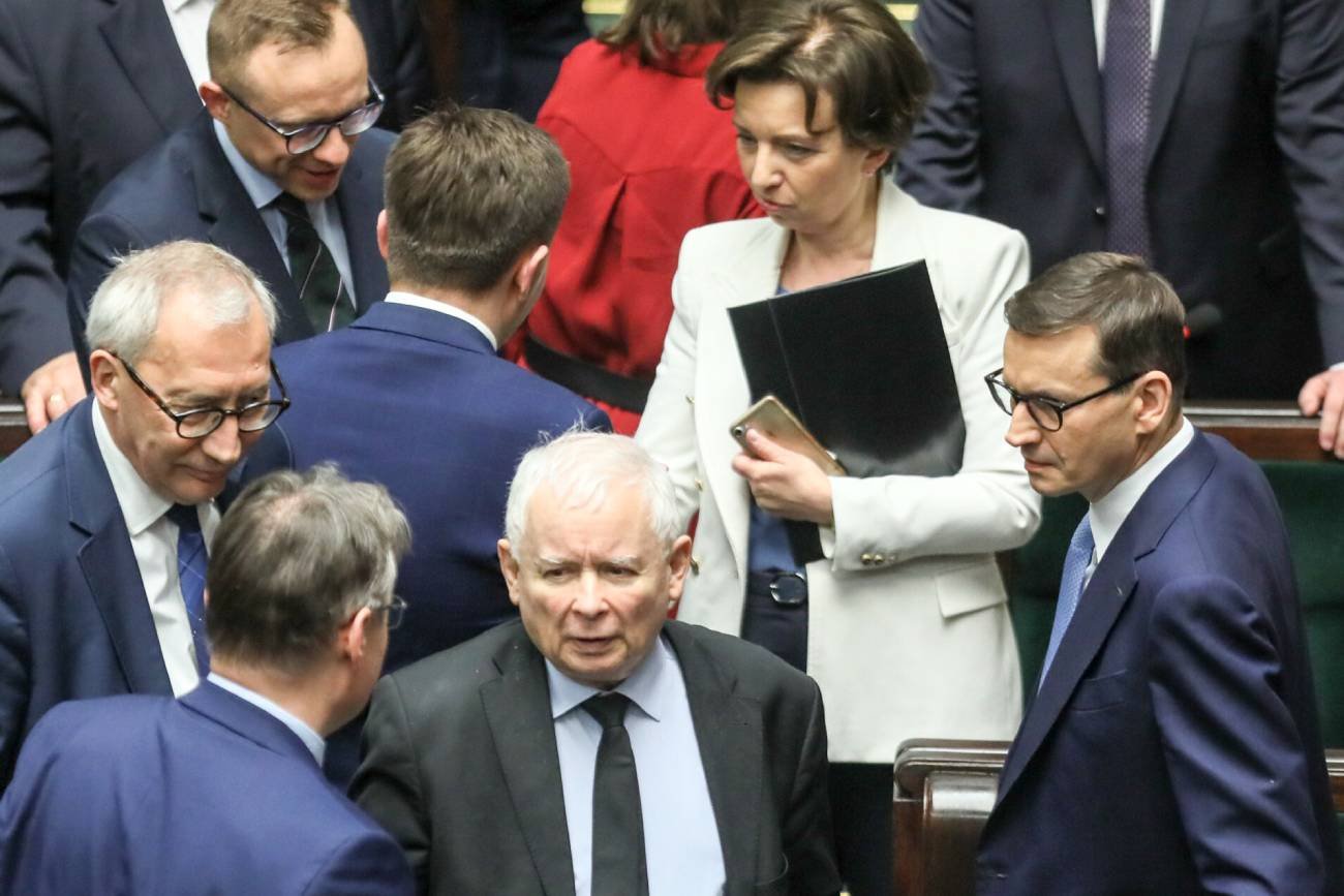 Politycy PiS wokół Jarosława Kaczyńskiego