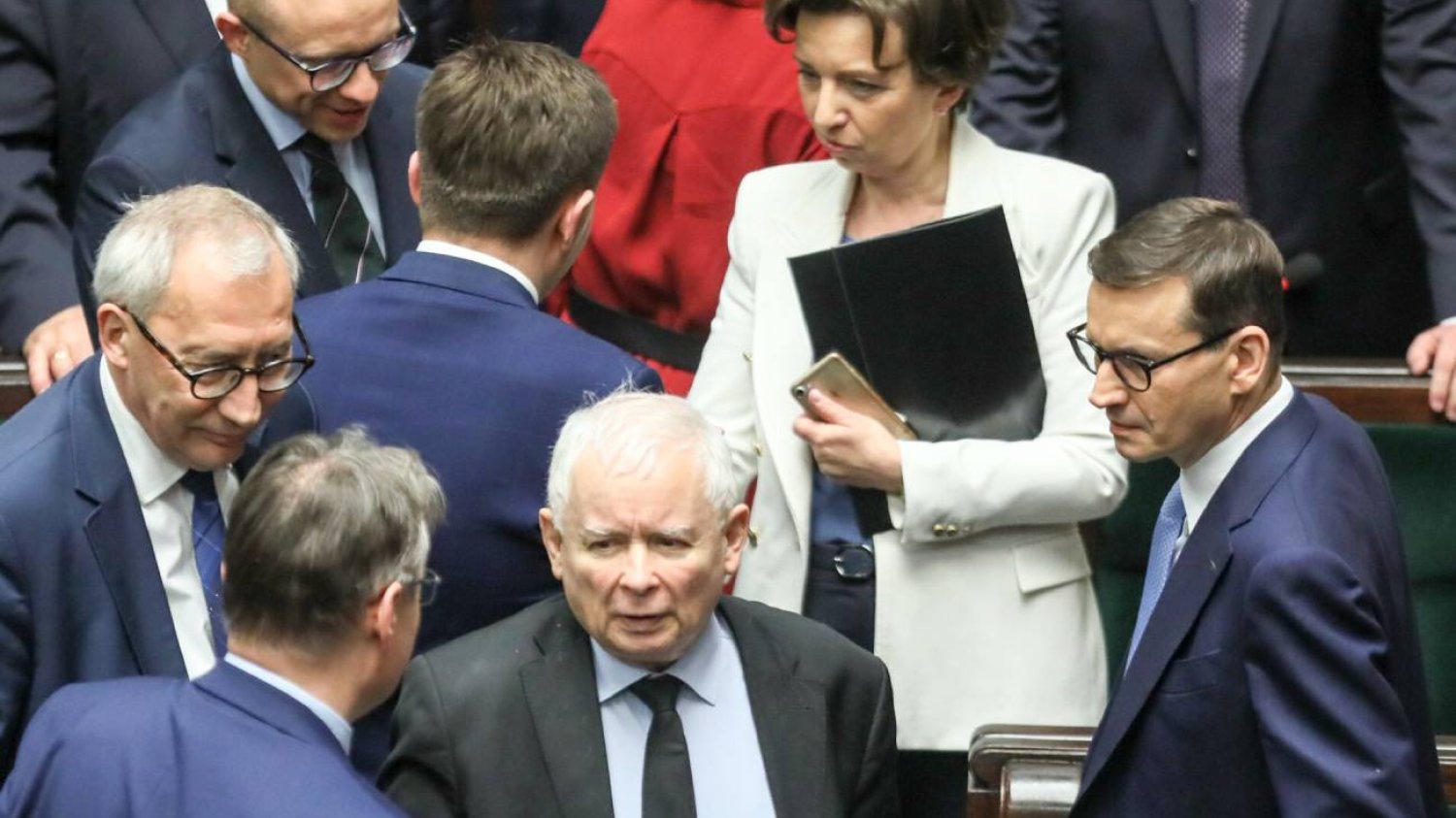 Politycy PiS wokół Jarosława Kaczyńskiego