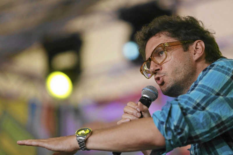 Kuba Wojewódzki ostro skrytykował polityków fałszujących historię.