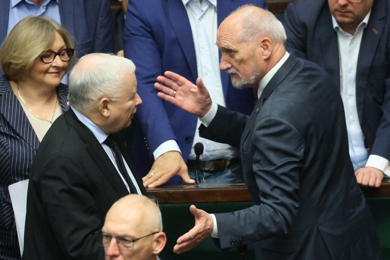 Koniec podkomisji smoleńskiej Macierewicza! Jest decyzja nowszego szefa MON