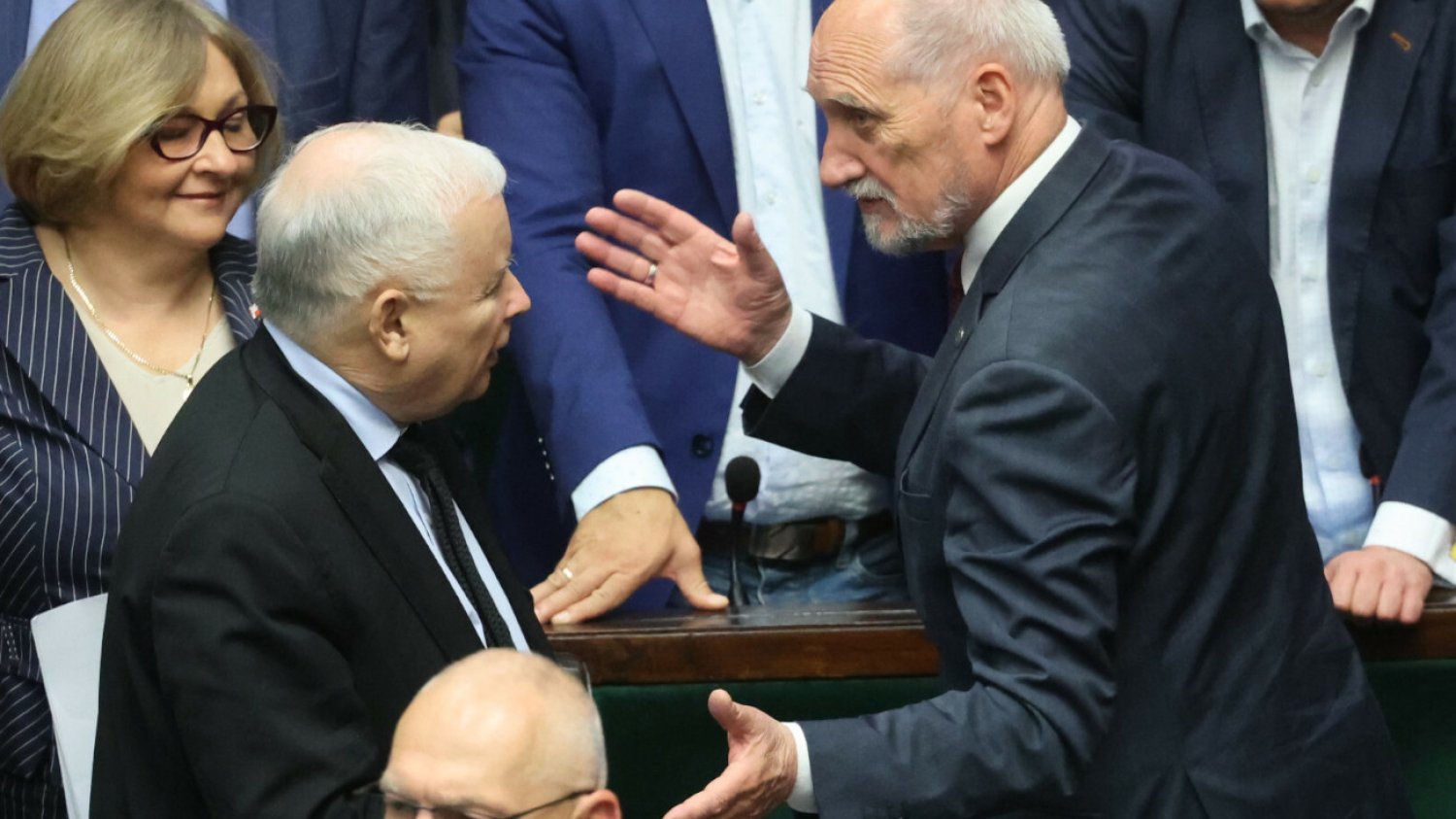 Koniec podkomisji smoleńskiej Macierewicza! Jest decyzja nowszego szefa MON