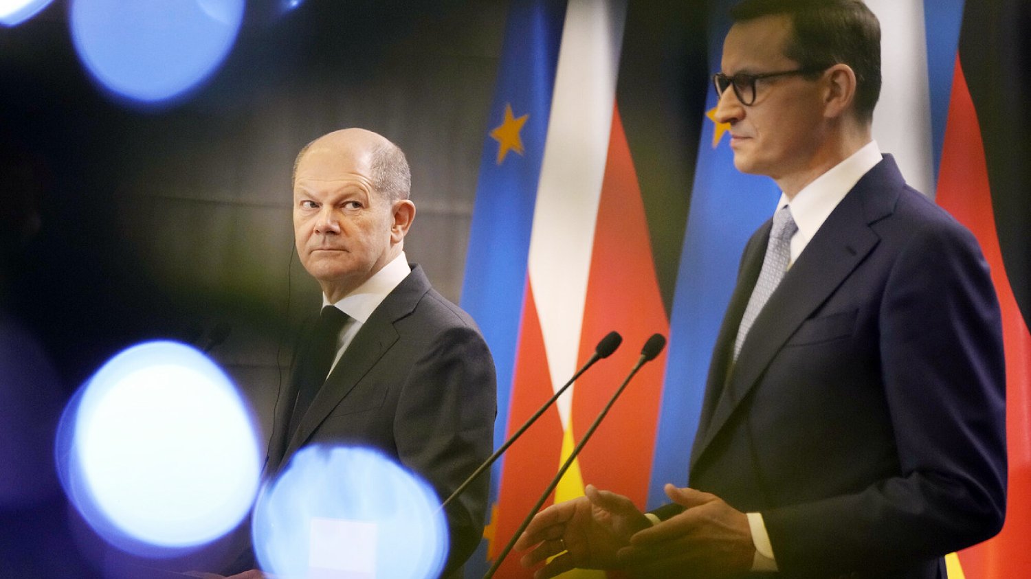 Kanclerz Niemiec Olaf Scholz i premier Polski Mateusz Morawiecki.