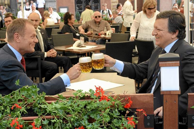 Takie rzeczy na starówce, tylko w świetle jupiterów