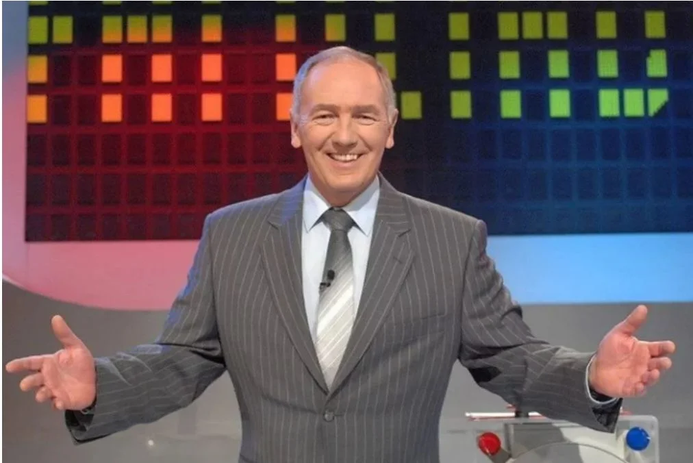 Karol Strasburger w ostatnim finale programu "Familiada" zapytał uczestników "Kto nie pracuje?", odpowiedź uczestnika mogła zszokować wielu fanów piłki nożnej.