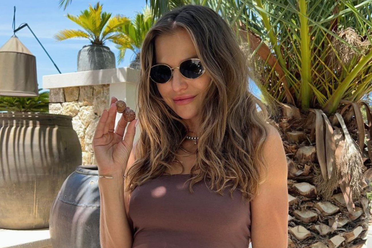 Anna Lewandowska w bikini na jachcie. Świętuje urodziny trenera bachaty.