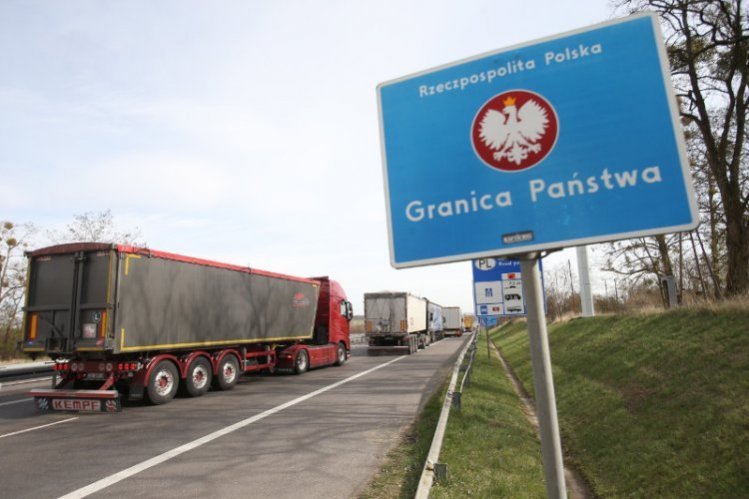 Koronawirus a święta. Straż Graniczna odpowiada na pytania o kwarantannę.