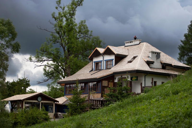 Przez pół roku chętni i wykwalifikowani mogą pracować w prestiżowej bieszczadzkiej karczmie.