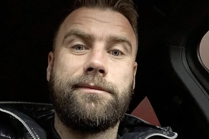 Piłkarz ma z pierwszego małżeństwa 11-letniego syna.