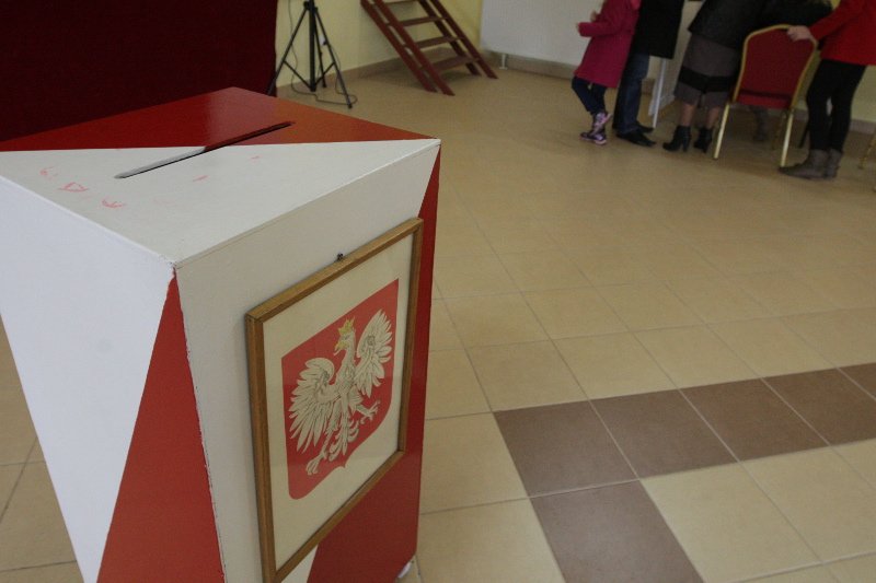 Wybory samorządowe. W mniejszych społecznościach mieszkańcy bardziej wolą lokalne komitety niż partie.