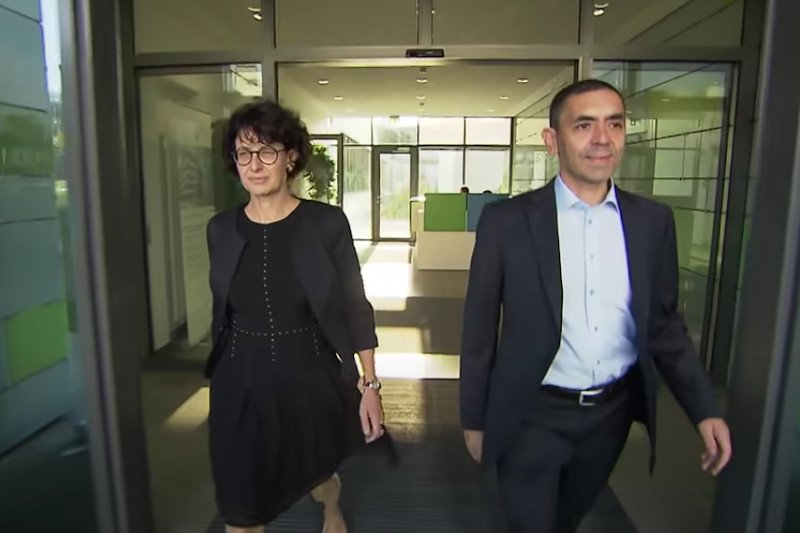Od lewej: Özlem Türeci i Ugur Sahin. To oni stoją za szczepionką na Covid-19.