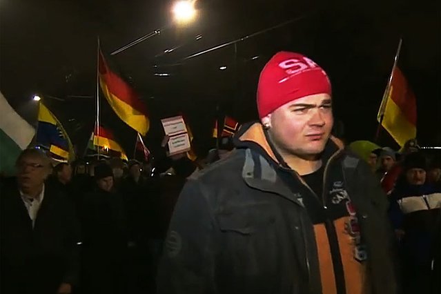 Demonstracje Pegidy przyciągają liczne grono zwolenników siłowych rozwiązań problemu imigracyjnego.