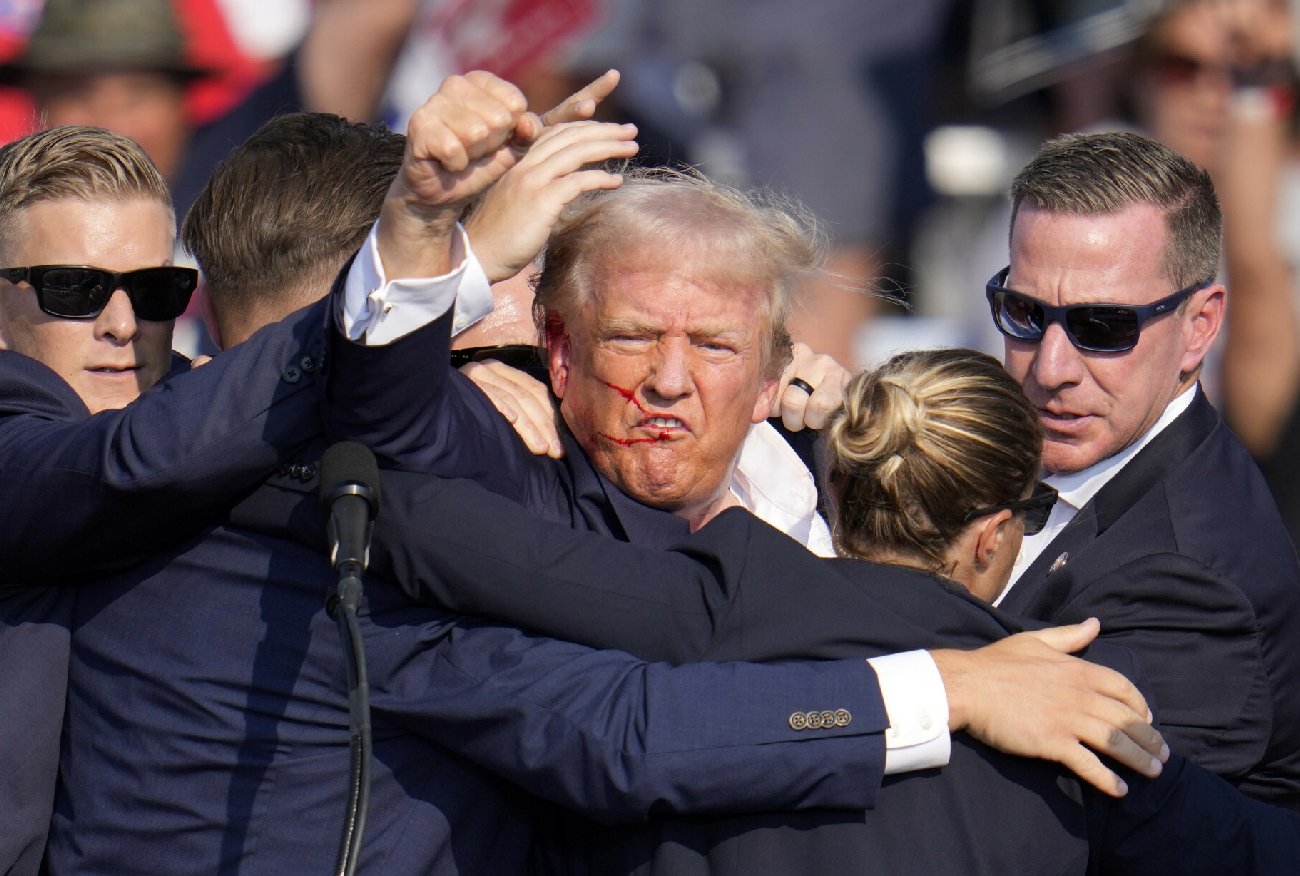 Zamach na Donalda Trumpa. Sprawca miał przy sobie tajemniczą paczkę.