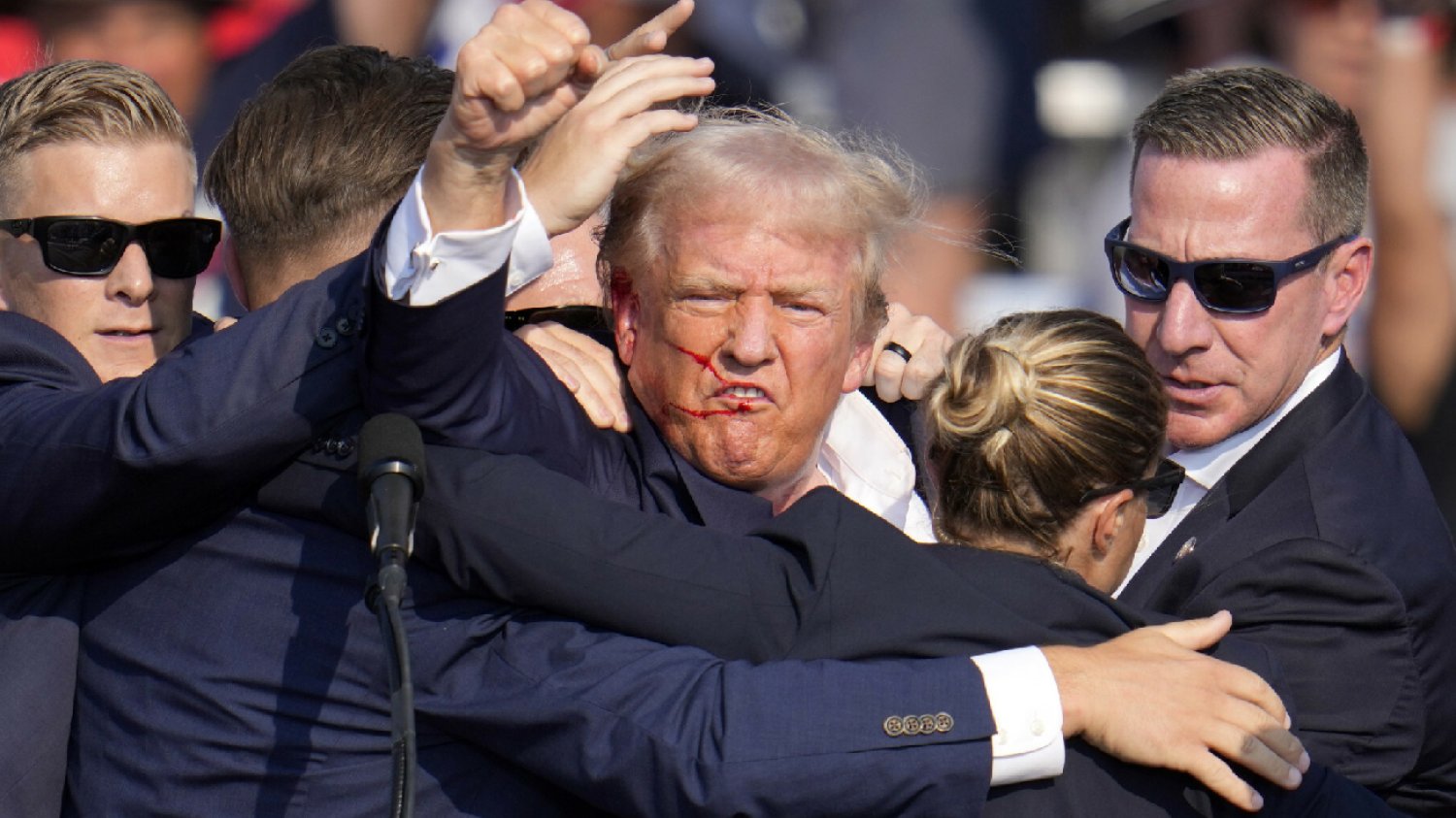 Zamach na Donalda Trumpa. Sprawca miał przy sobie tajemniczą paczkę.