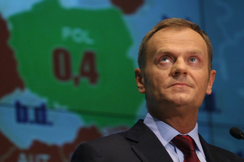 W 2012 roku PKB wzrosło o 2,0 procent. Na zdjęciu premier Donald Tusk podczas przedstawiania danych GUS dotyczących PKB w latach poprzednich.