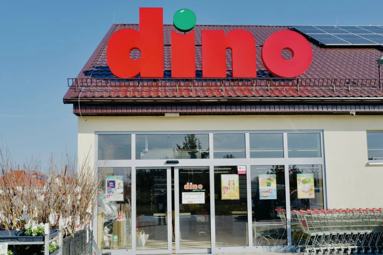Sieć sklepów Dino z nową rekrutacją. Oferują ponad 1300 miejsc pracy. Dino szuka pracowników. Sieć oferuje ponad 1300 miejsc pracy.