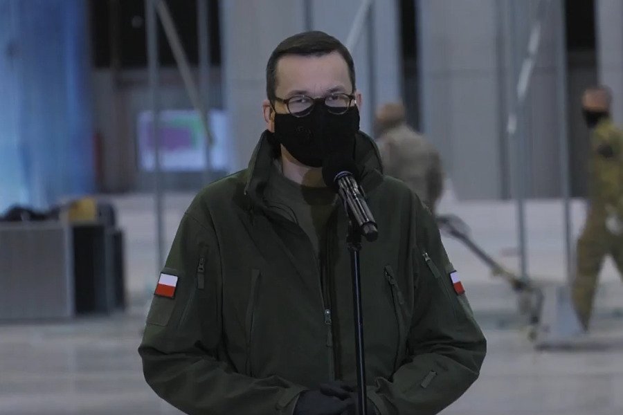 Mateusz Morawiecki odwiedził budowę szpitala tymczasowego w Katowicach