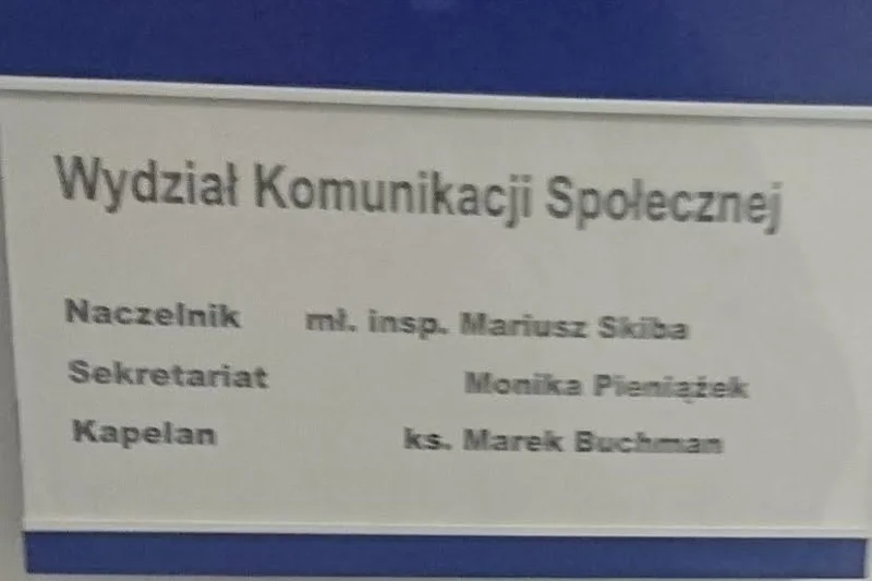 Tak wygląda tabliczka w Komendzie Wojewódzkiej Policji w Rzeszowie.