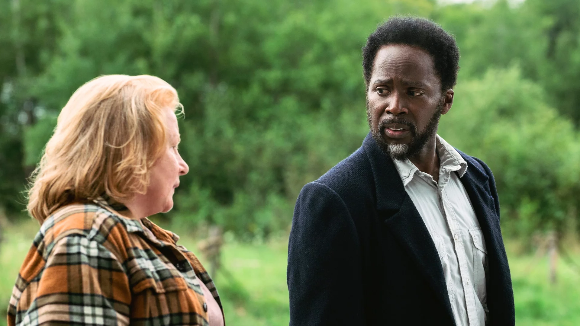 Elizabeth Saunders i Harold Perrineau Jr. w serialu "Stamtąd"