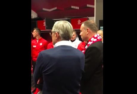 Prezydent Andrzej Duda wszedł do szatni piłkarzy reprezentacji Polski