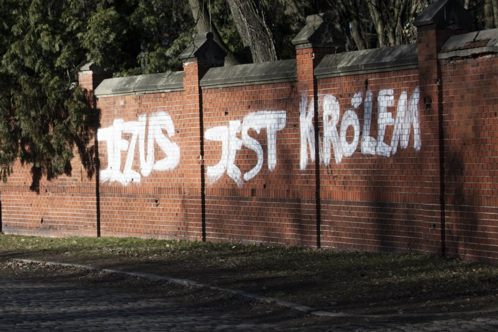 Izraelska agencja JTA podała nieprawdziwą informację o dewastacji cmentarza w Świdnicy koło Wrocławia. Tak naprawdę chodziło o incydent na tle satanistycznym w Olkuszu cztery lata temu.