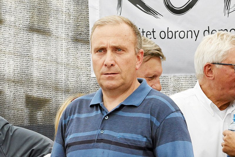 Grzegorz Schetyna chyba wreszcie powinien pochylić się nad tym, gdzie PO prowadzi jego przywództwo. Kolejny sondaż wskazuje, że poparcie dla największej partii opozycyjnej słabnie.