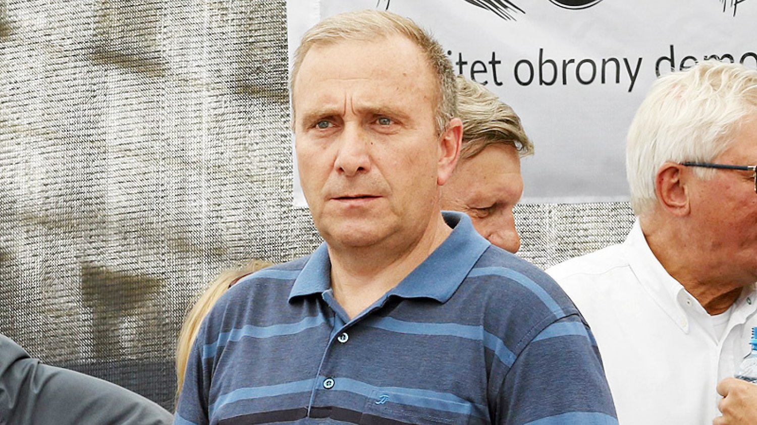 Grzegorz Schetyna chyba wreszcie powinien pochylić się nad tym, gdzie PO prowadzi jego przywództwo. Kolejny sondaż wskazuje, że poparcie dla największej partii opozycyjnej słabnie.
