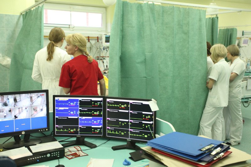 Co widzą lekarze i pielęgniarki w szpitalnej izbie przyjęć. O tym jest ''Twoje życie w moich rękach'',  dostępna już w księgarniach  książka specjalizującej się w tematyce społecznej dziennikarki Katarzyny Skrzydłowskiej-Kalukin