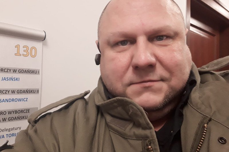 Coś w stylu portretów polityków powieszonych na szubienicach.